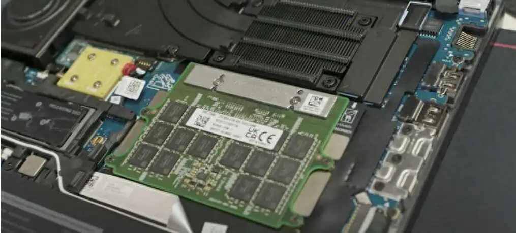 SODIMM memory slots